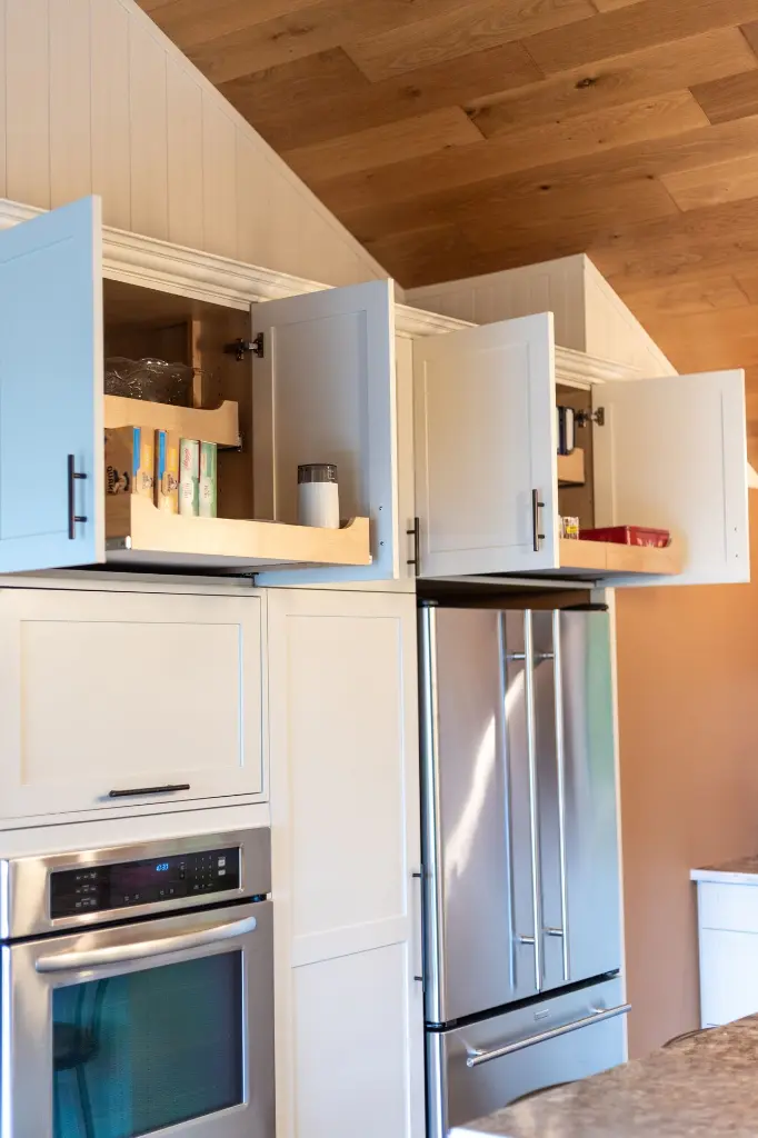 Dovetail Drawer Pantry LC Overhead E2.webp