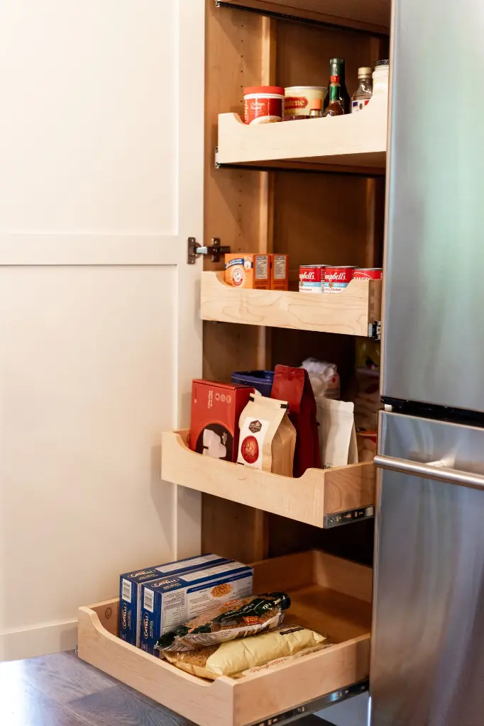 Maple Dovetail Drawer Pantry LC1 E2.webp