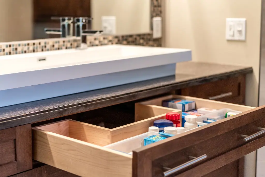 Dovetail Drawer Vanity LC SNK.webp