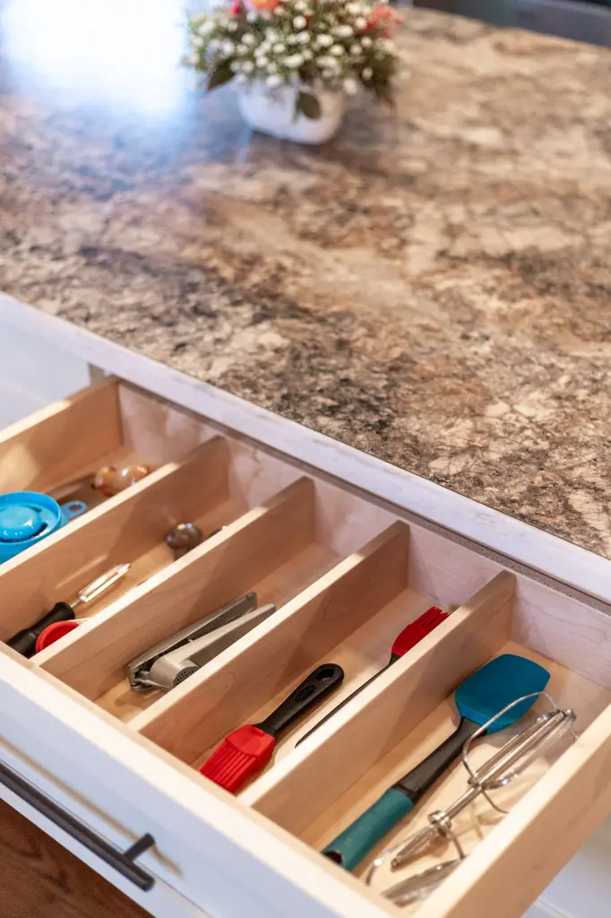 Maple Dovetail Drawer LC1 DU4.webp